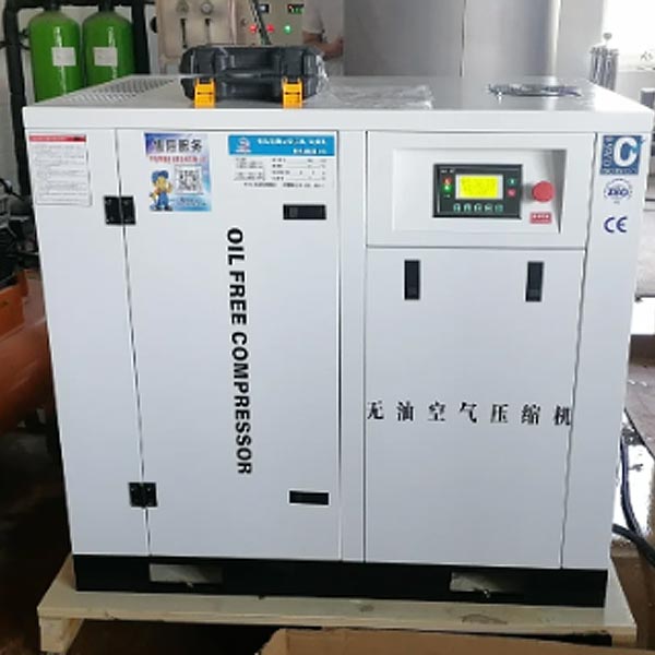 Rulla- ja öljyttömät ruuvikompressorit kehittyvät samansuuntaisia ​​polkuja pitkin vastaamaan erilaisiin puhtaan ilman vaatimuksiin